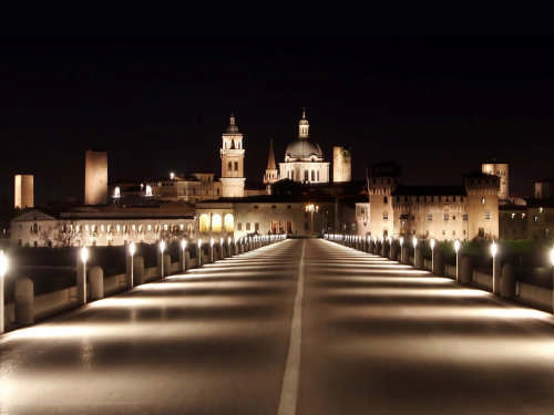 capodanno mantova in piazza in centro storico foto