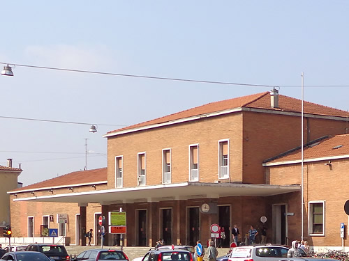 mantova stazione treni foto